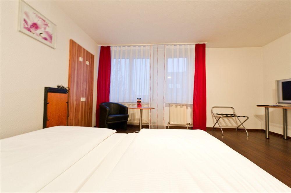 Hotel Domino Stoccarda Esterno foto