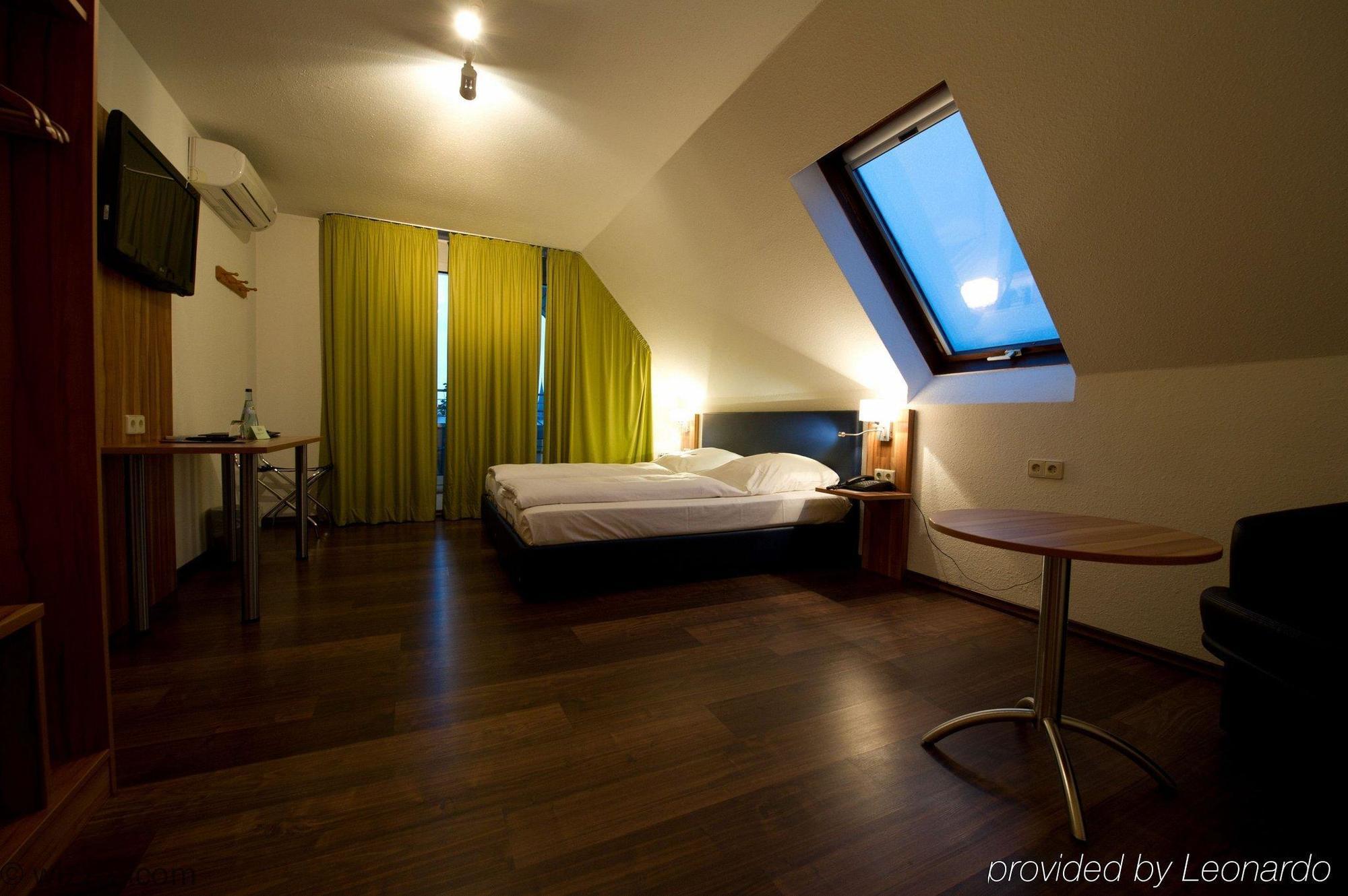Hotel Domino Stoccarda Esterno foto