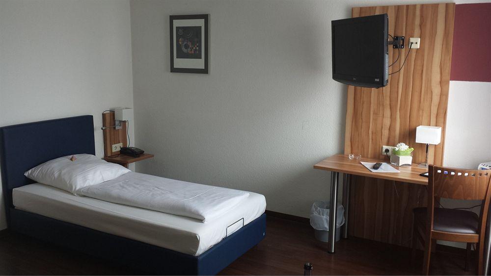 Hotel Domino Stoccarda Esterno foto