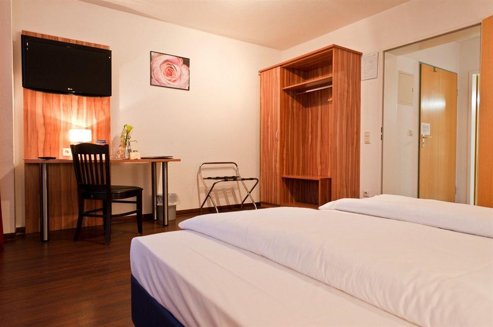 Hotel Domino Stoccarda Esterno foto