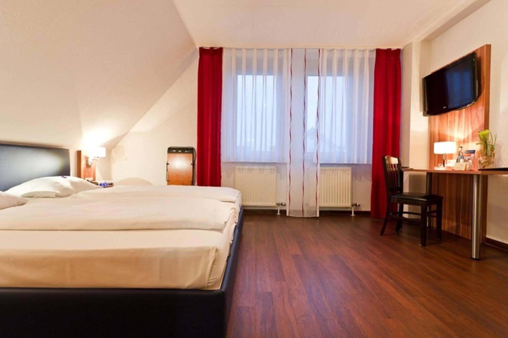 Hotel Domino Stoccarda Esterno foto