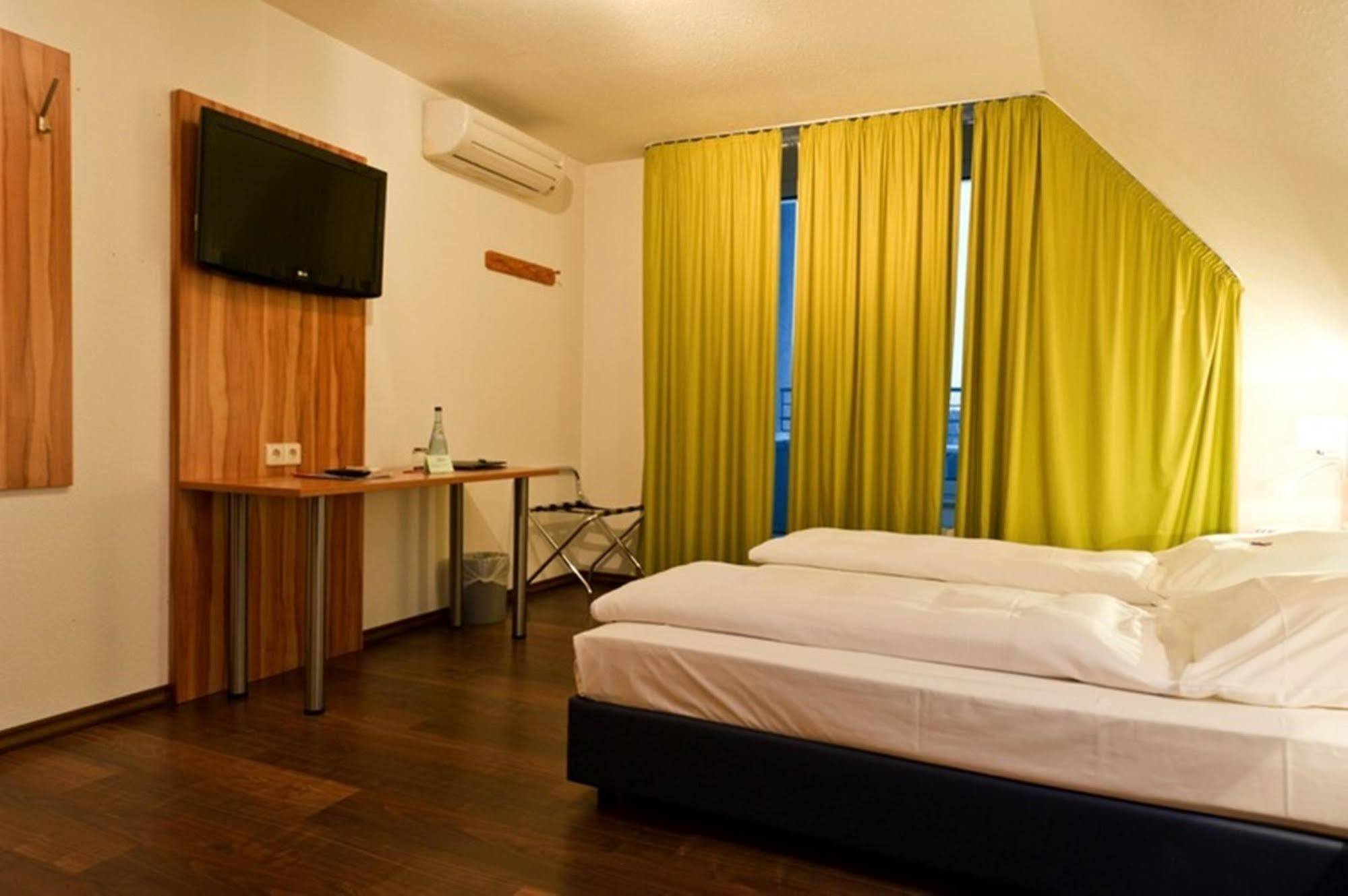 Hotel Domino Stoccarda Esterno foto
